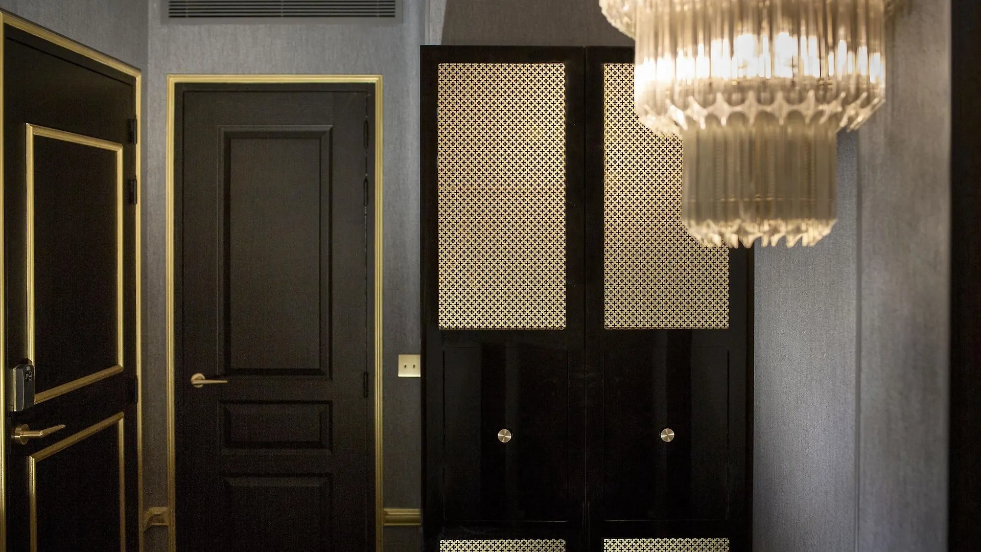 Snob Hotel