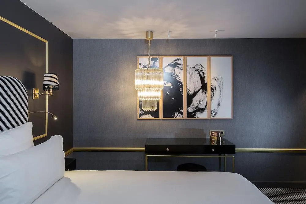 Snob Hotel by Elegancia París